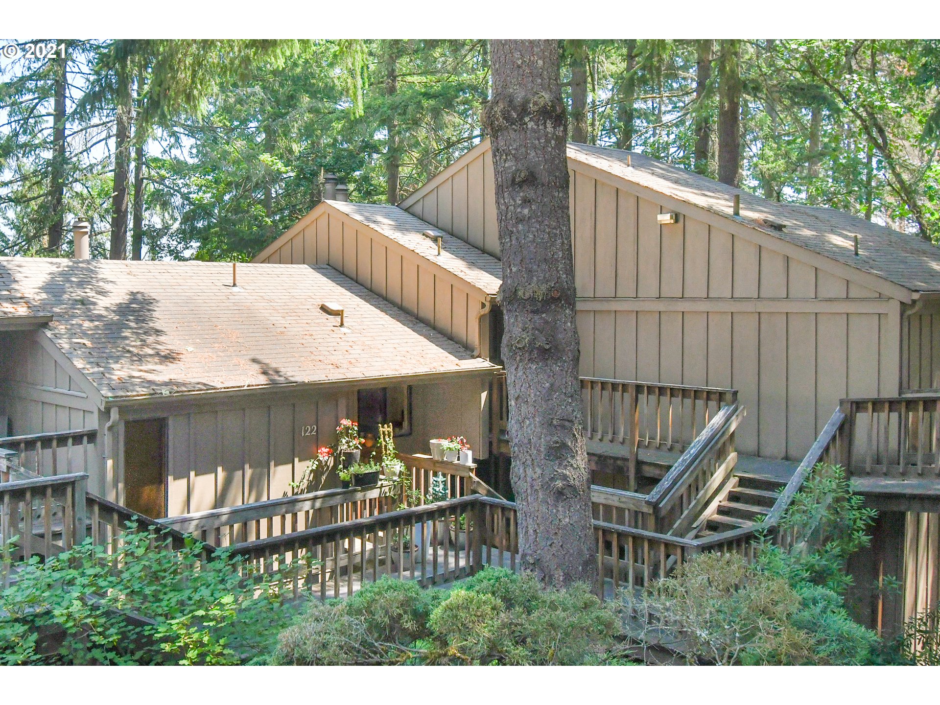 122 Treehill Loop Eugene, OR 97405 - Photo 1 of 29 Gallery Image 1
