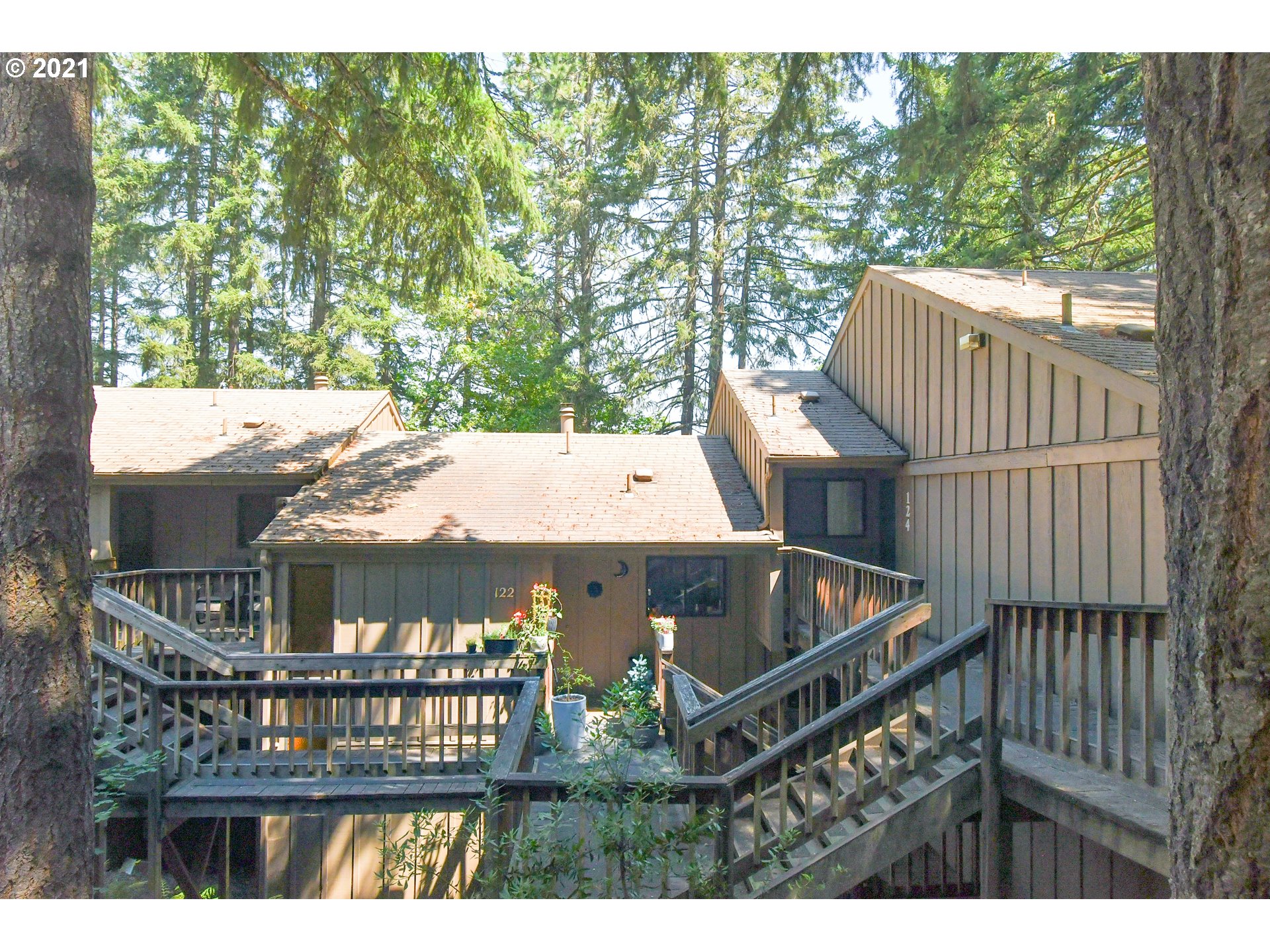 122 Treehill Loop Eugene, OR 97405 - Photo 2 of 29 Gallery Image 2