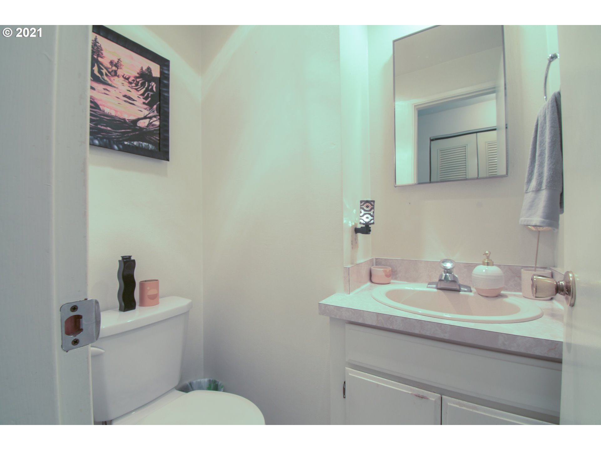 122 Treehill Loop Eugene, OR 97405 - Photo 12 of 29 Gallery Image 12