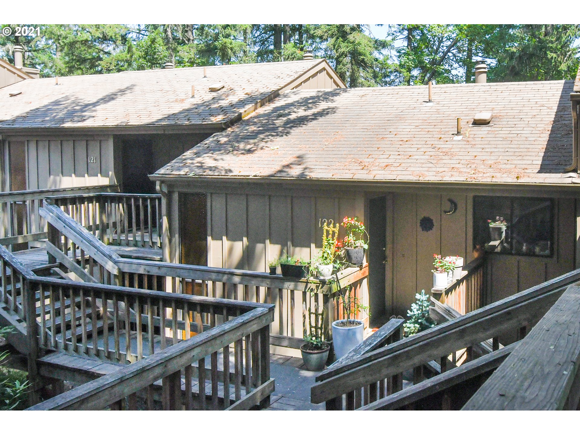 122 Treehill Loop Eugene, OR 97405 - Photo 3 of 29 Gallery Image 3