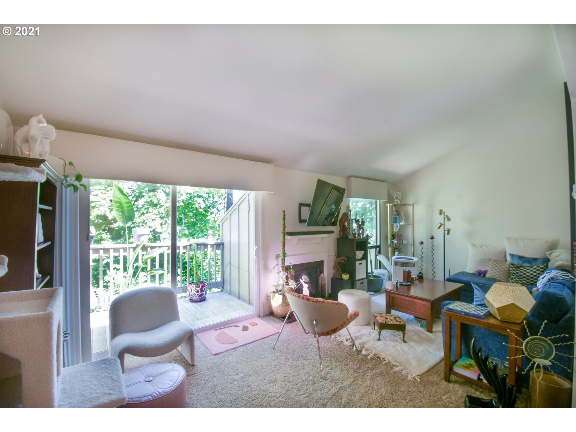 122 Treehill Loop Eugene, OR 97405 - Photo 4 of 29 Gallery Image 4