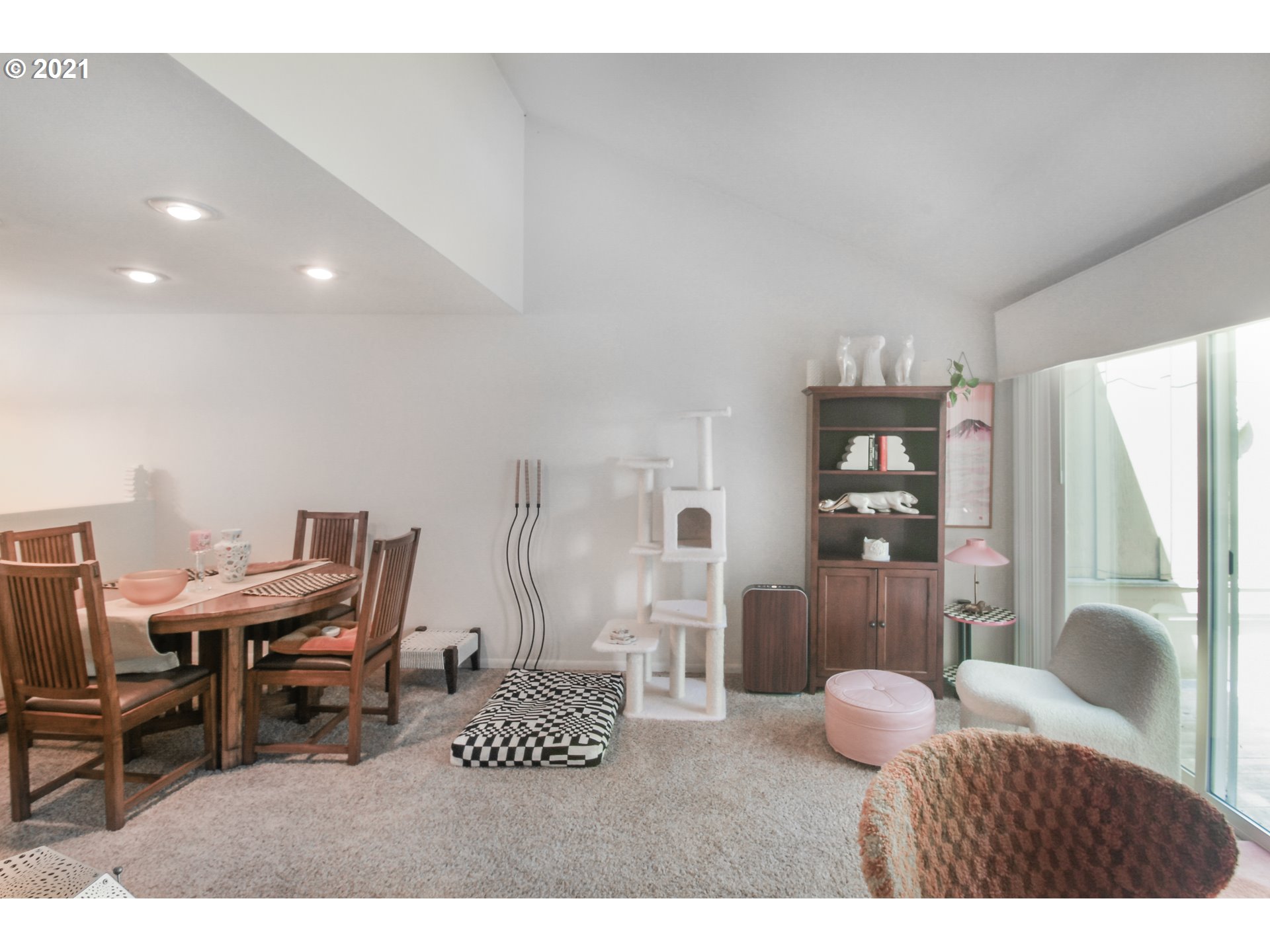 122 Treehill Loop Eugene, OR 97405 - Photo 6 of 29 Gallery Image 6