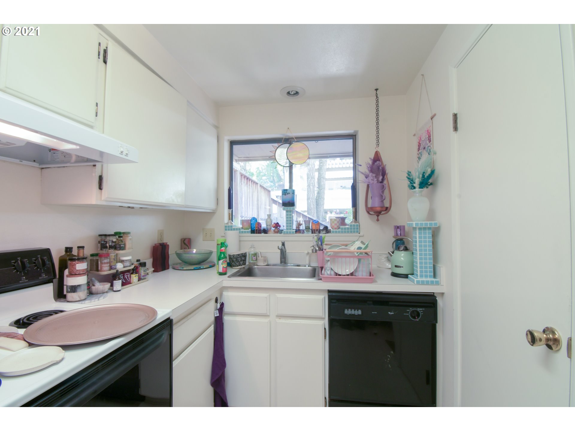 122 Treehill Loop Eugene, OR 97405 - Photo 10 of 29 Gallery Image 10