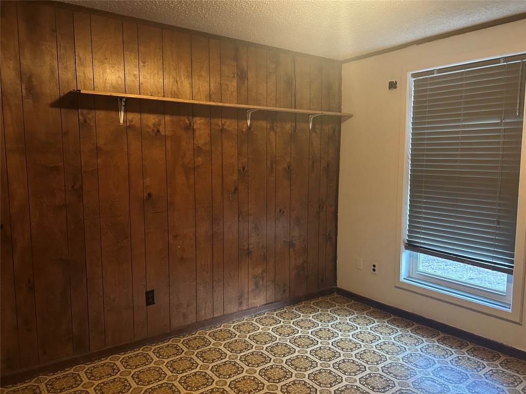 511 Thomas Street Center, TX 75935 - Photo 7 of 9 a view of an empty room