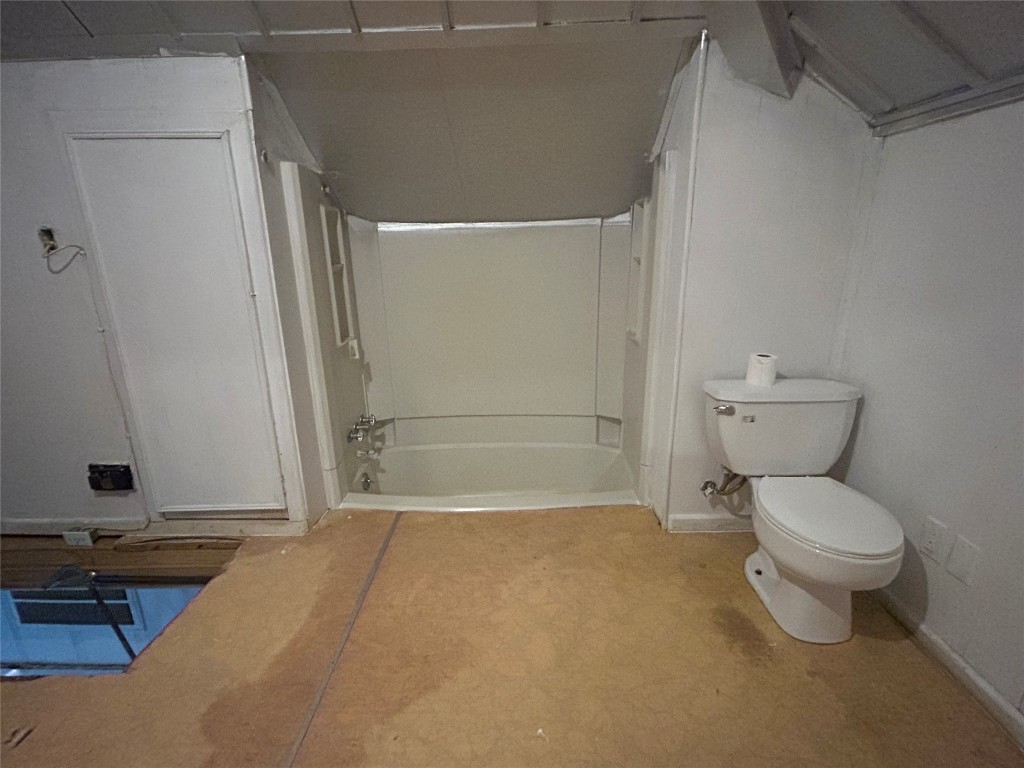 511 Thomas Street Center, TX 75935 - Photo 8 of 9 a bathroom with a toilet and a shower