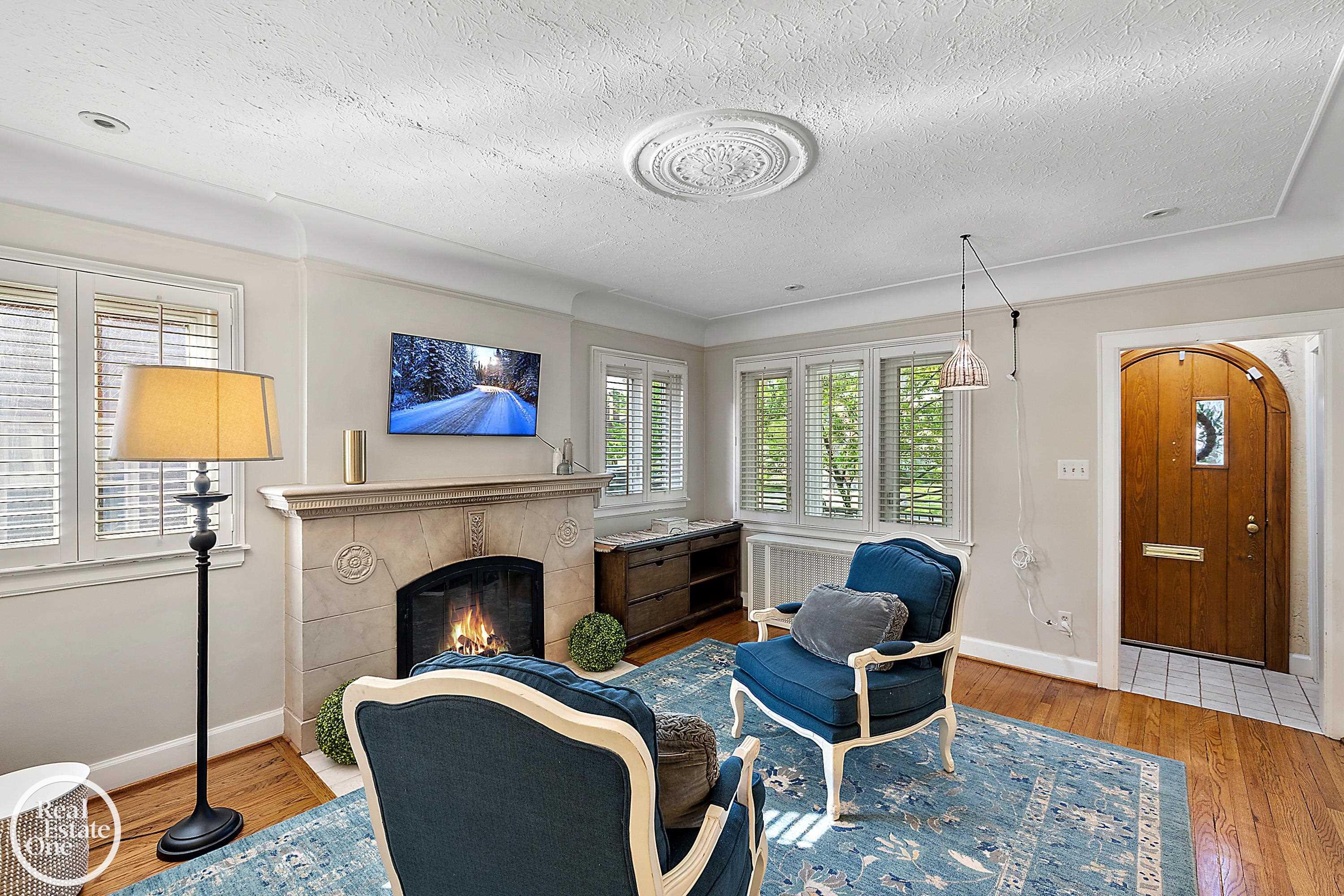 277 Merriweather Road Grosse Pointe Farms, MI 48236 - Photo 9 of 51