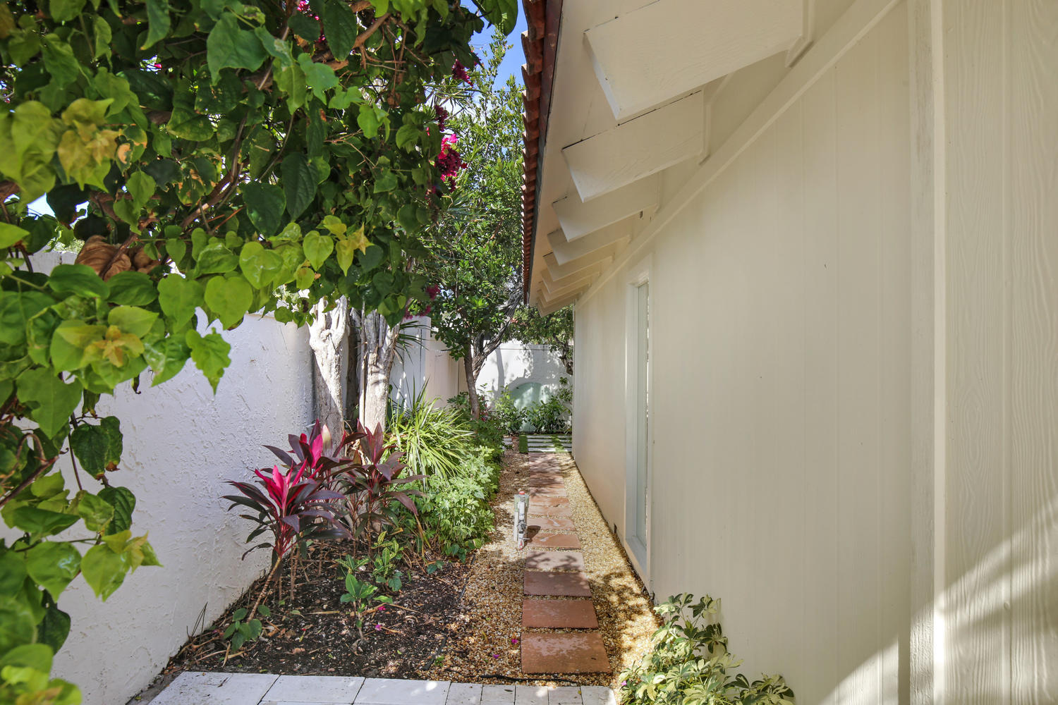 132 Bonefish Circle Jupiter, FL 33477 - Photo 33 of 54 Side Yard