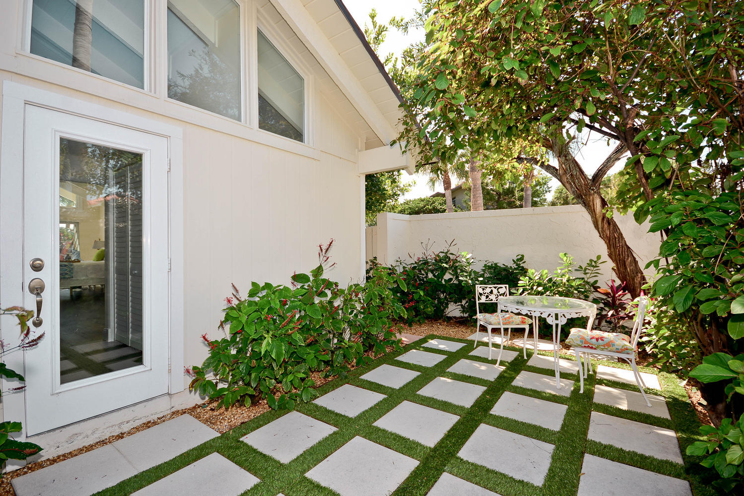132 Bonefish Circle Jupiter, FL 33477 - Photo 38 of 54 Outside sitting area