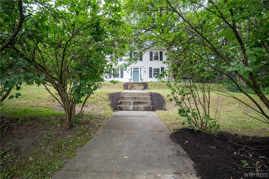 10775 Main Street Clarence, NY 14031 - Photo 5 of 50 Front Walkway