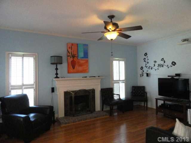 10714 Ridge Acres Road Charlotte, NC 28214 - Photo 4 of 16 Gallery Image 4