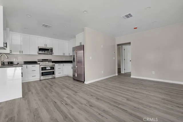 $2,995 | 15513 Hart Street, Van Nuys, CA 91406