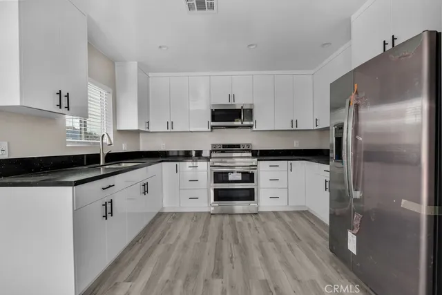 $2,995 | 15513 Hart Street, Van Nuys, CA 91406