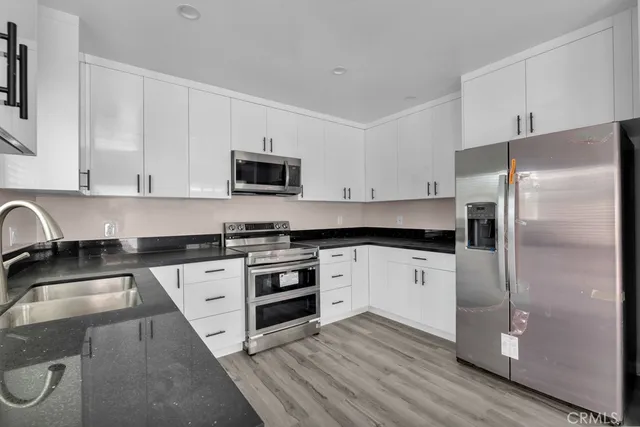 $2,995 | 15513 Hart Street, Van Nuys, CA 91406