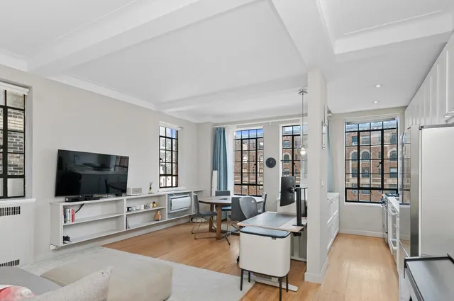 $4,950 | 10 Park Avenue, Unit 15J | Murray Hill