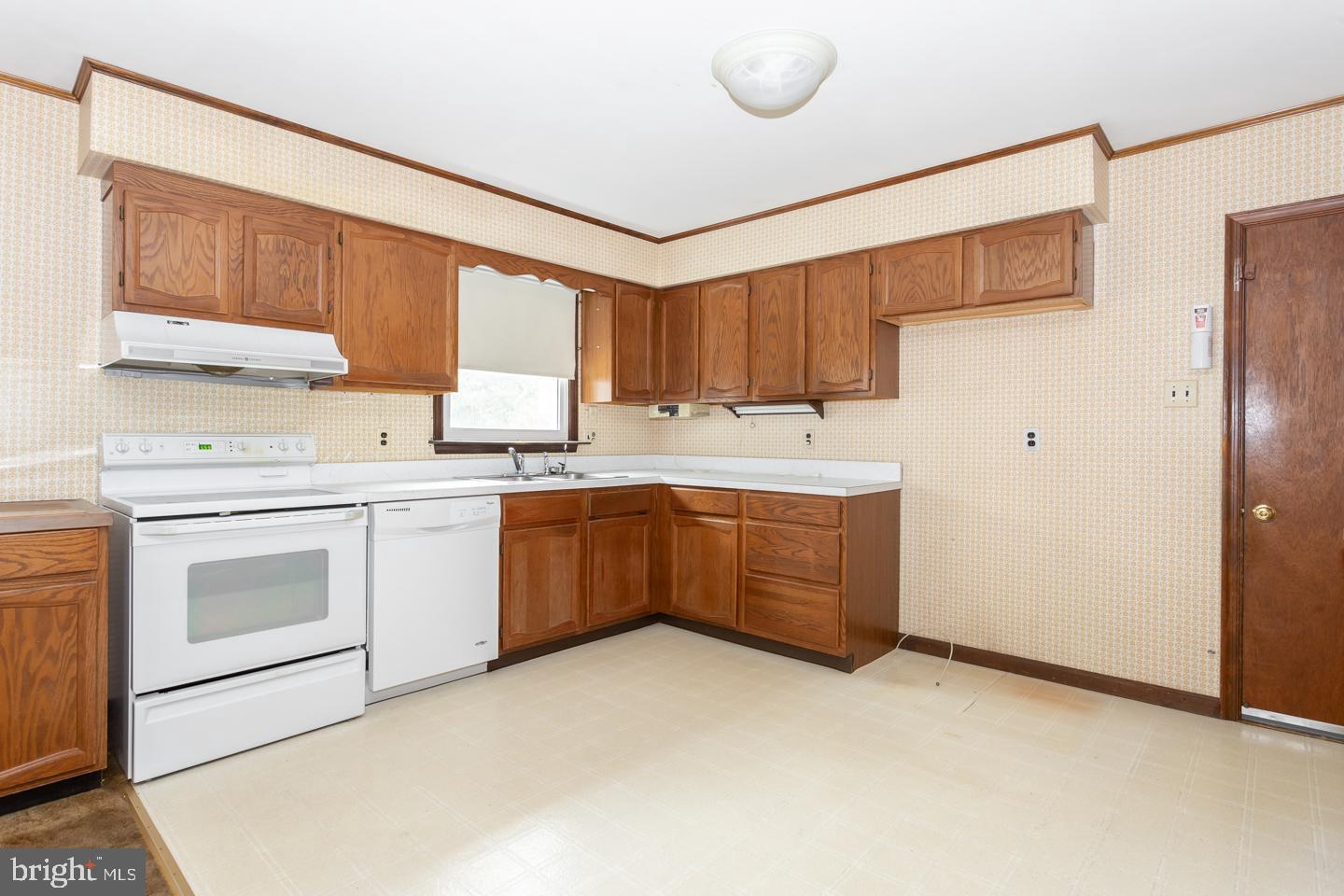 2 Somerset Drive Coatesville, PA 19320 - Photo 6 of 16