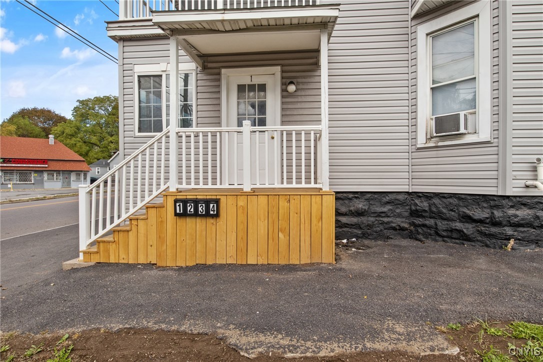 1002 Butternut Street Syracuse, NY 13208 - Photo 2 of 44