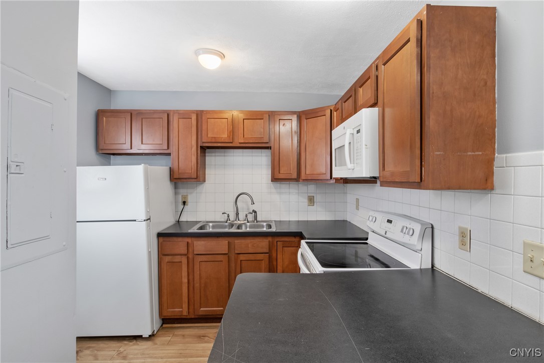 1002 Butternut Street Syracuse, NY 13208 - Photo 31 of 44