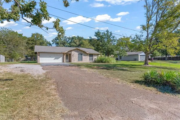 $1,750 | 908 West State Highway, Canton, TX 75103