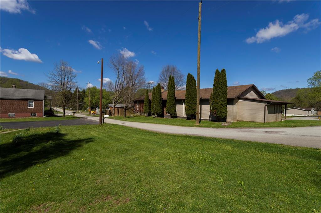 842 Anderson Street Confluence, PA 15424 - Photo 4 of 47