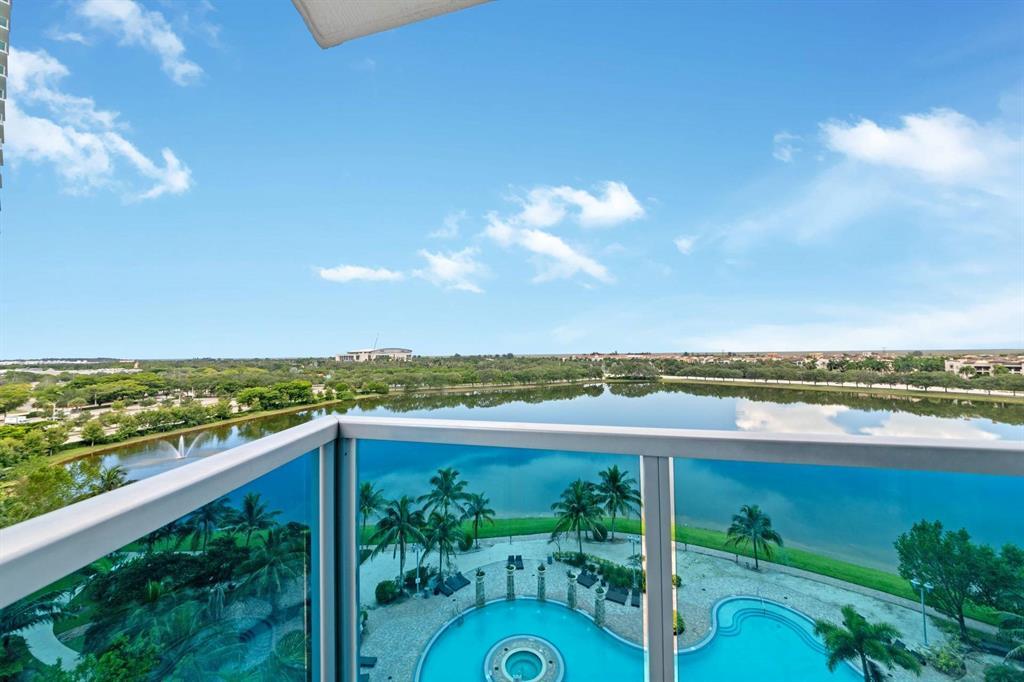 2641 North Flamingo Road Plantation, FL 33323 - Photo 14 of 23 a view of a city and lake