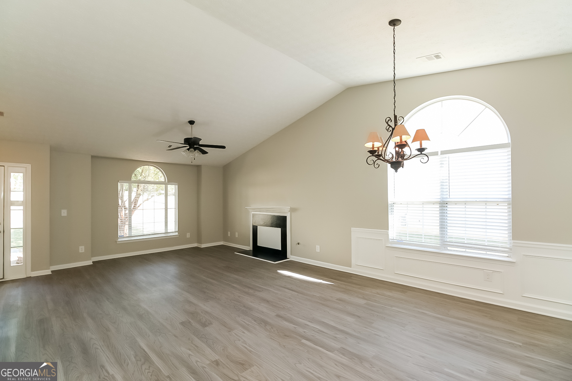 6695 Emerald Pointe Circle South Fulton, GA 30349 - Photo 2 of 16