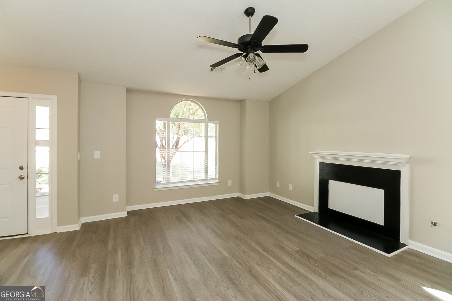 6695 Emerald Pointe Circle South Fulton, GA 30349 - Photo 4 of 16