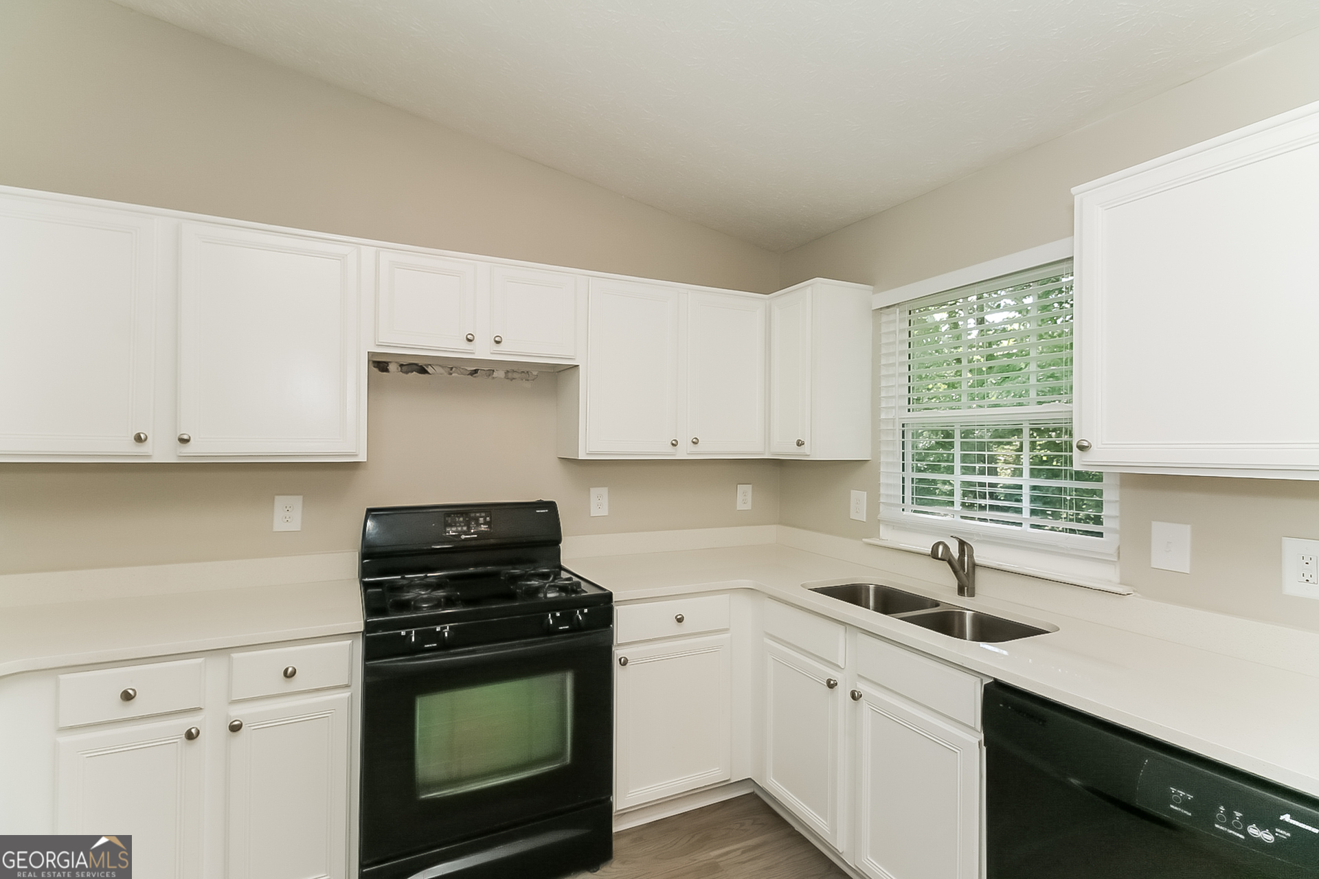 6695 Emerald Pointe Circle South Fulton, GA 30349 - Photo 7 of 16