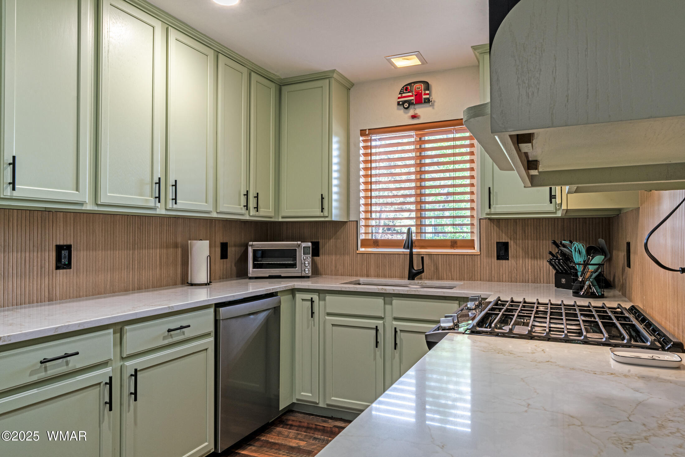703 Backwoods Trail Lakeside, AZ 85929 - Photo 11 of 31 kitchen with new gas range and new dishwasher