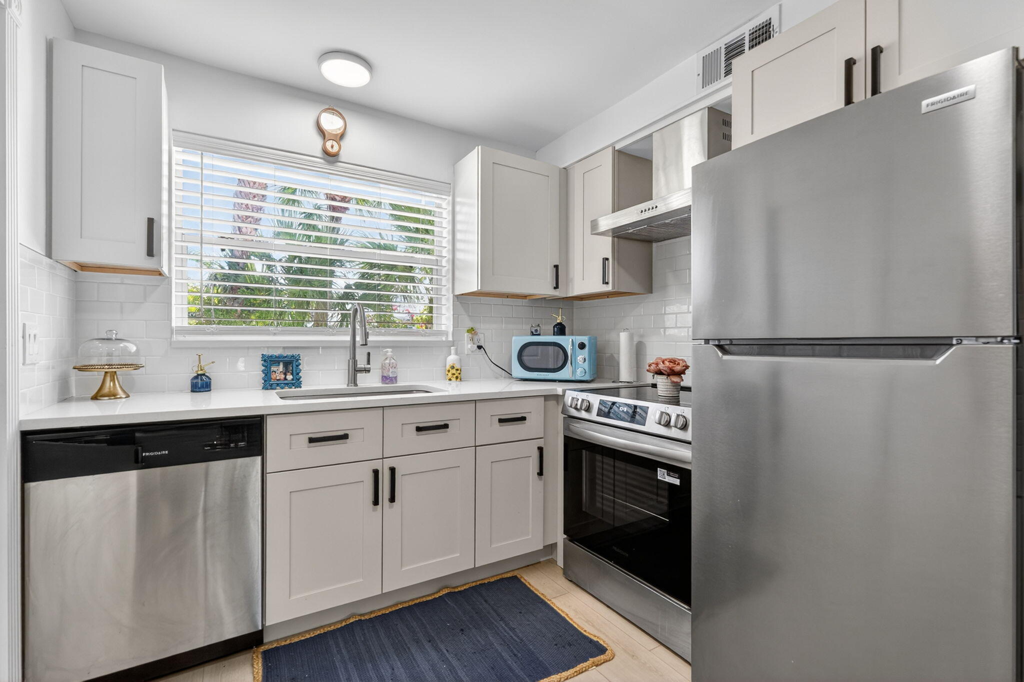 91 Willow Road, Unit 104 Tequesta, FL 33469 - Photo 13 of 25 Kitchen-Fully Updated
