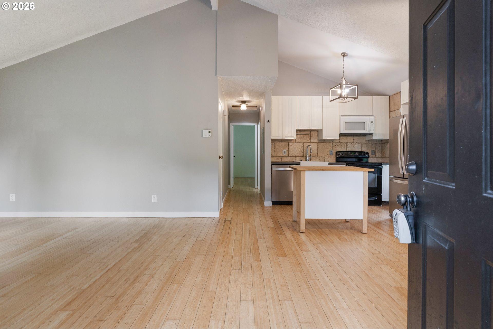 7556 Southwest Barnes Road, Unit A Portland, OR 97225 - Photo 7 of 28 Entrance/Foyer