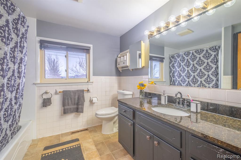 5636 Genesee Road Lapeer, MI 48446 - Photo 10 of 24