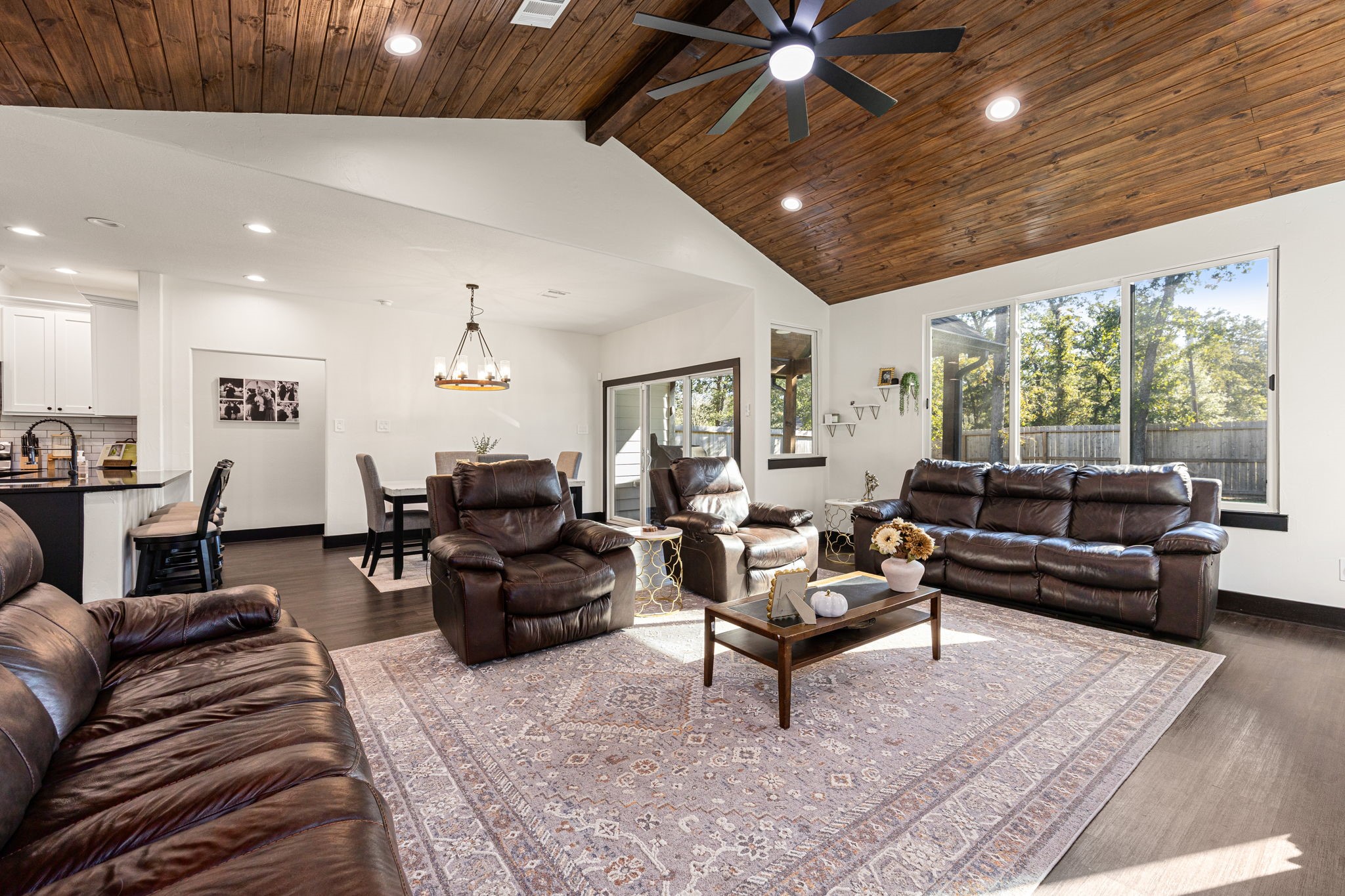 24571 Armagh Road Hempstead, TX 77445 - Photo 19 of 45 a living room with furniture and a large window