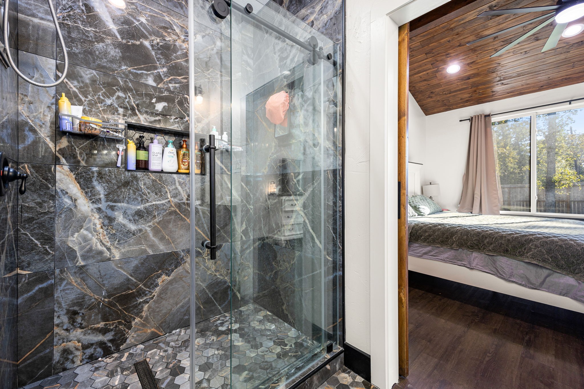 24571 Armagh Road Hempstead, TX 77445 - Photo 26 of 45 a en suite bathroom with a shower