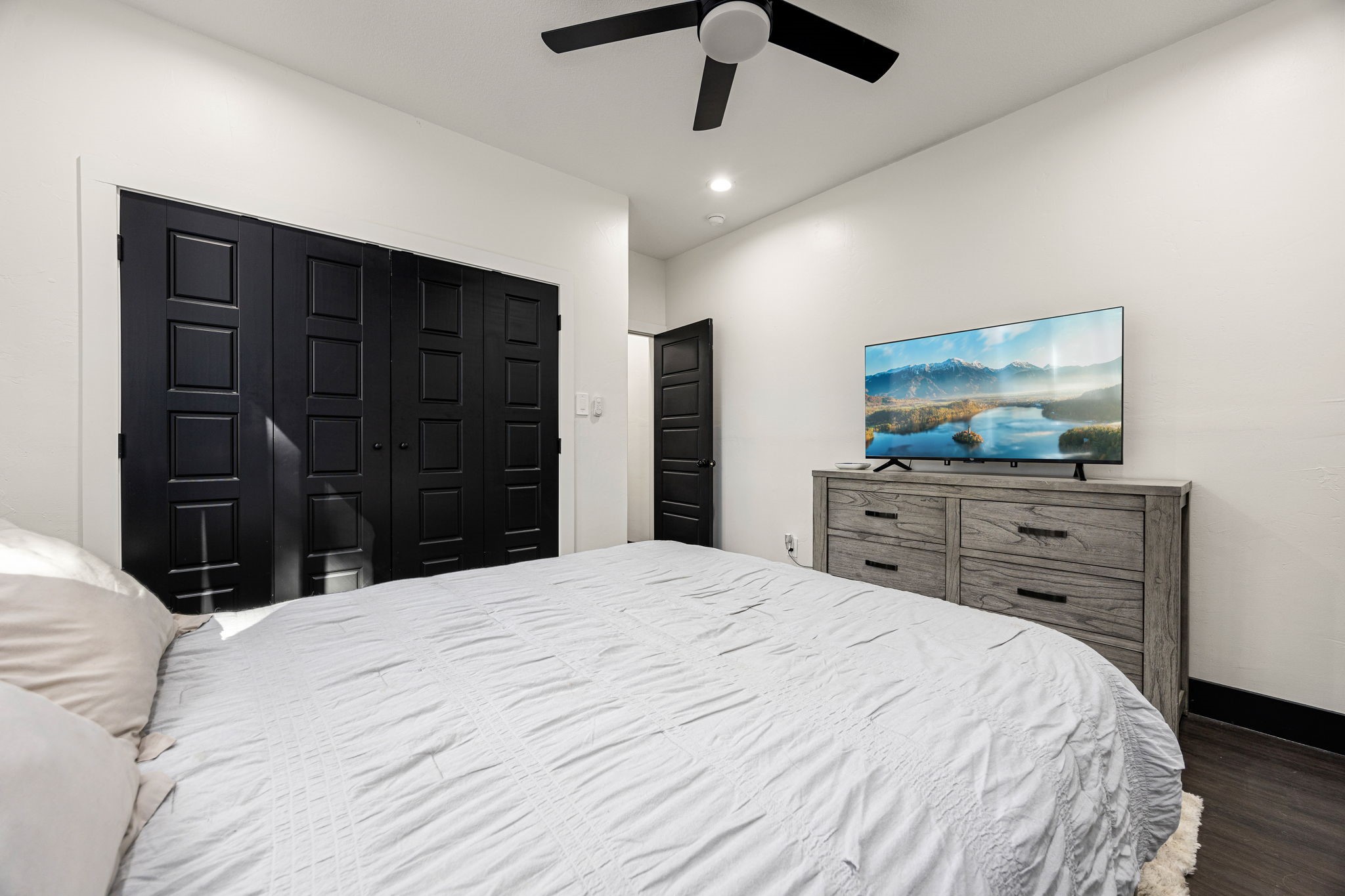 24571 Armagh Road Hempstead, TX 77445 - Photo 32 of 45 a bed room with a bed and a television