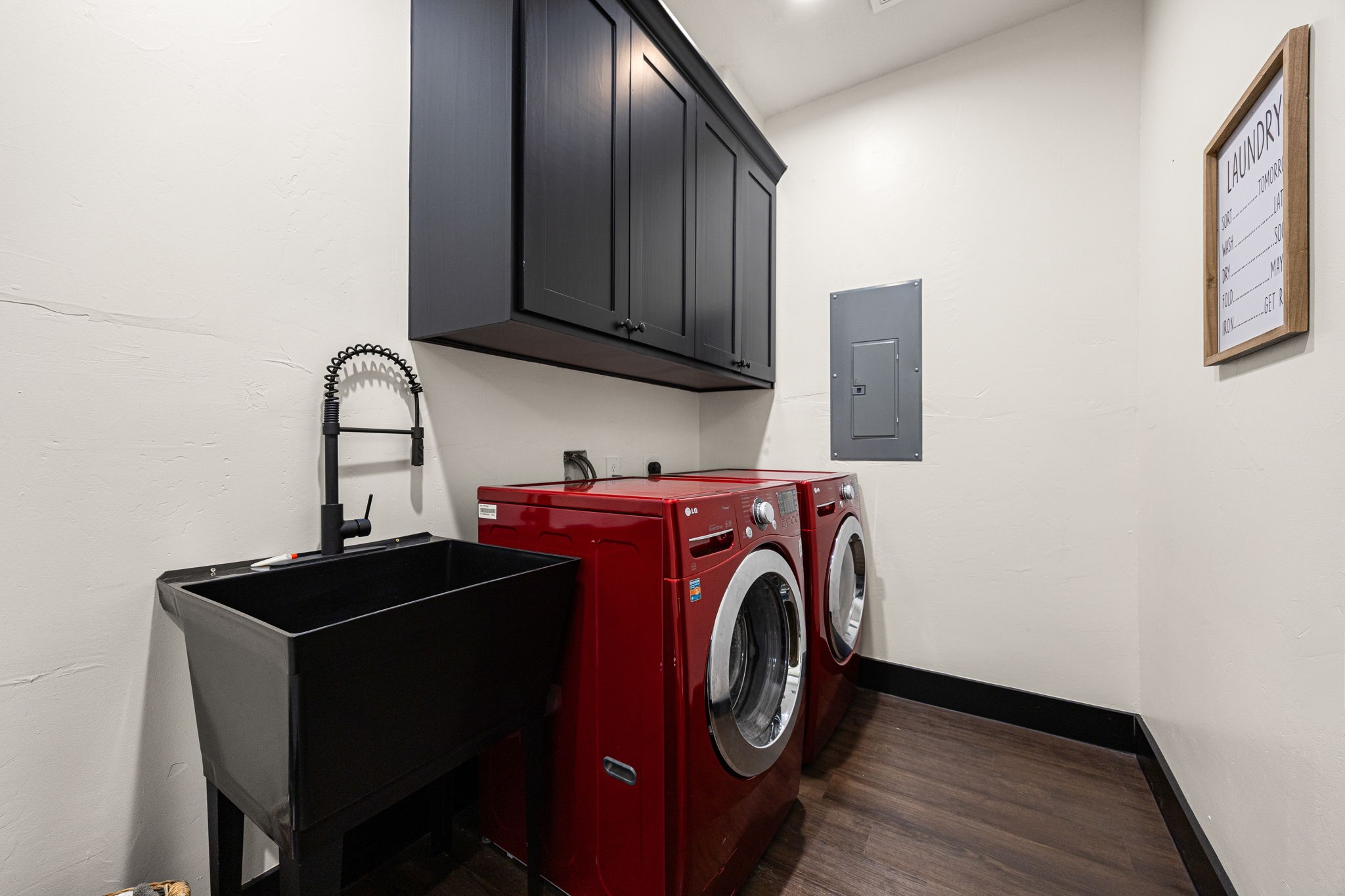 24571 Armagh Road Hempstead, TX 77445 - Photo 34 of 45 a utility room with dryer and washer