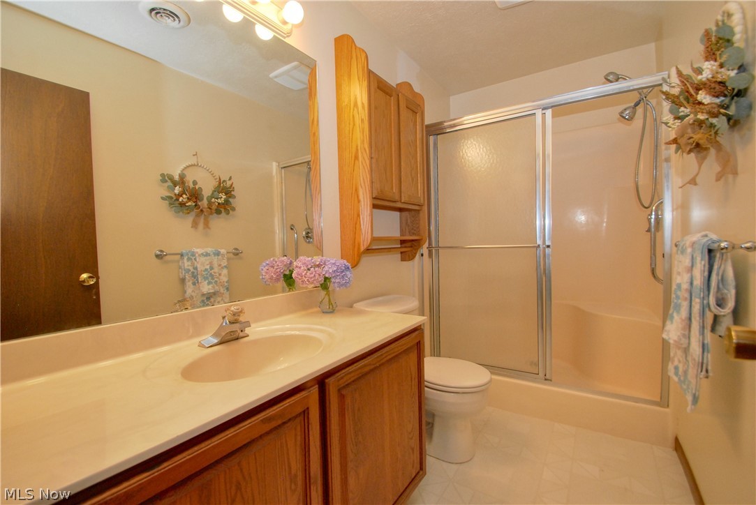 38036 Ridge Road Willoughby, OH 44094 - Photo 23 of 31
