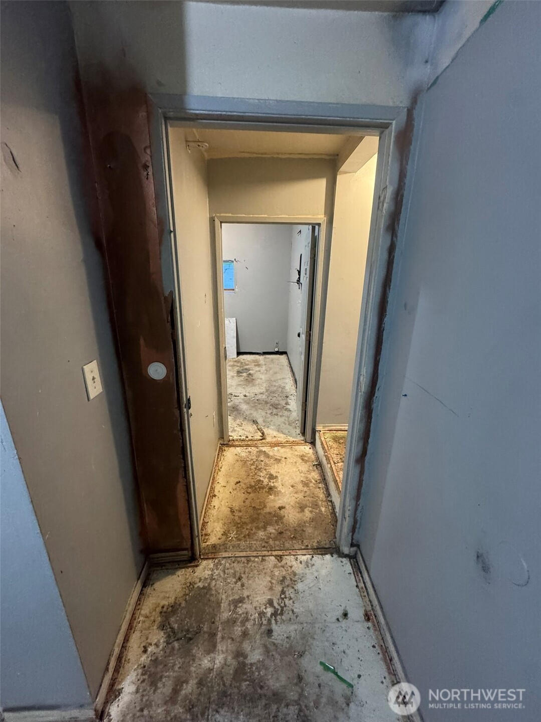 8915 10th Avenue South Seattle, WA 98108 - Photo 11 of 23 a view of a hallway