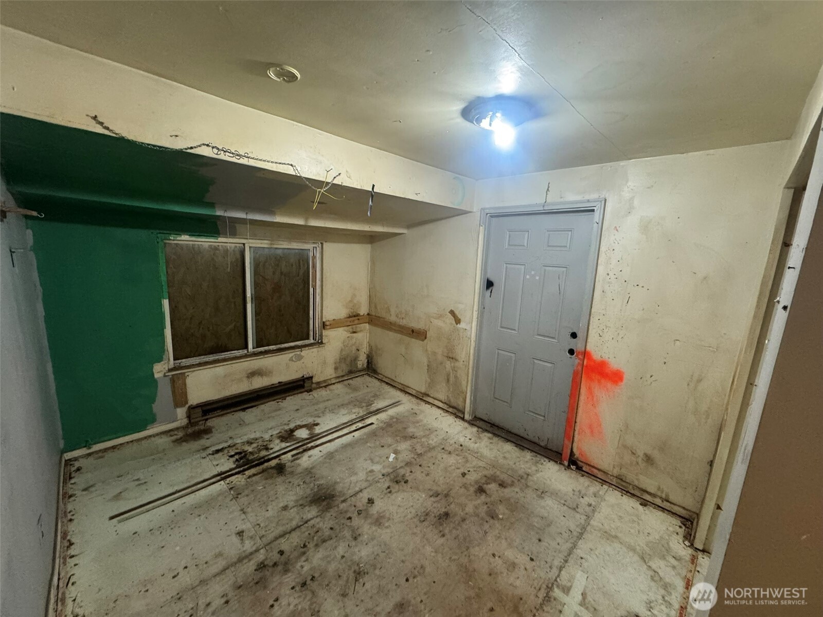 8915 10th Avenue South Seattle, WA 98108 - Photo 14 of 23 a view of a garage