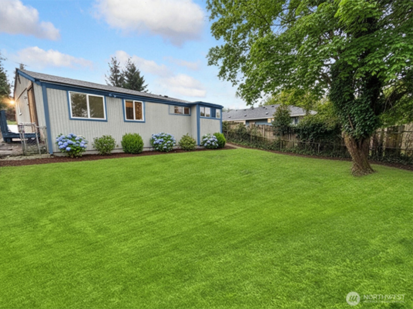 8915 10th Avenue South Seattle, WA 98108 - Photo 22 of 23 a front view of a house with garden
