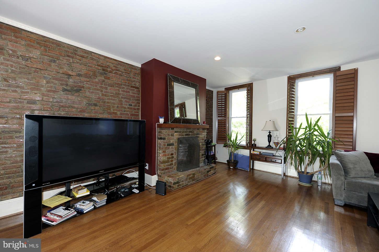 1452 Corcoran Street Northwest Washington, DC 20009 - Photo 17 of 28 Living Room