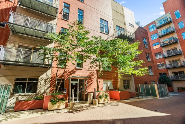 $290,000 | 1224 Chicago Avenue, Unit 405, Evanston, IL 60202