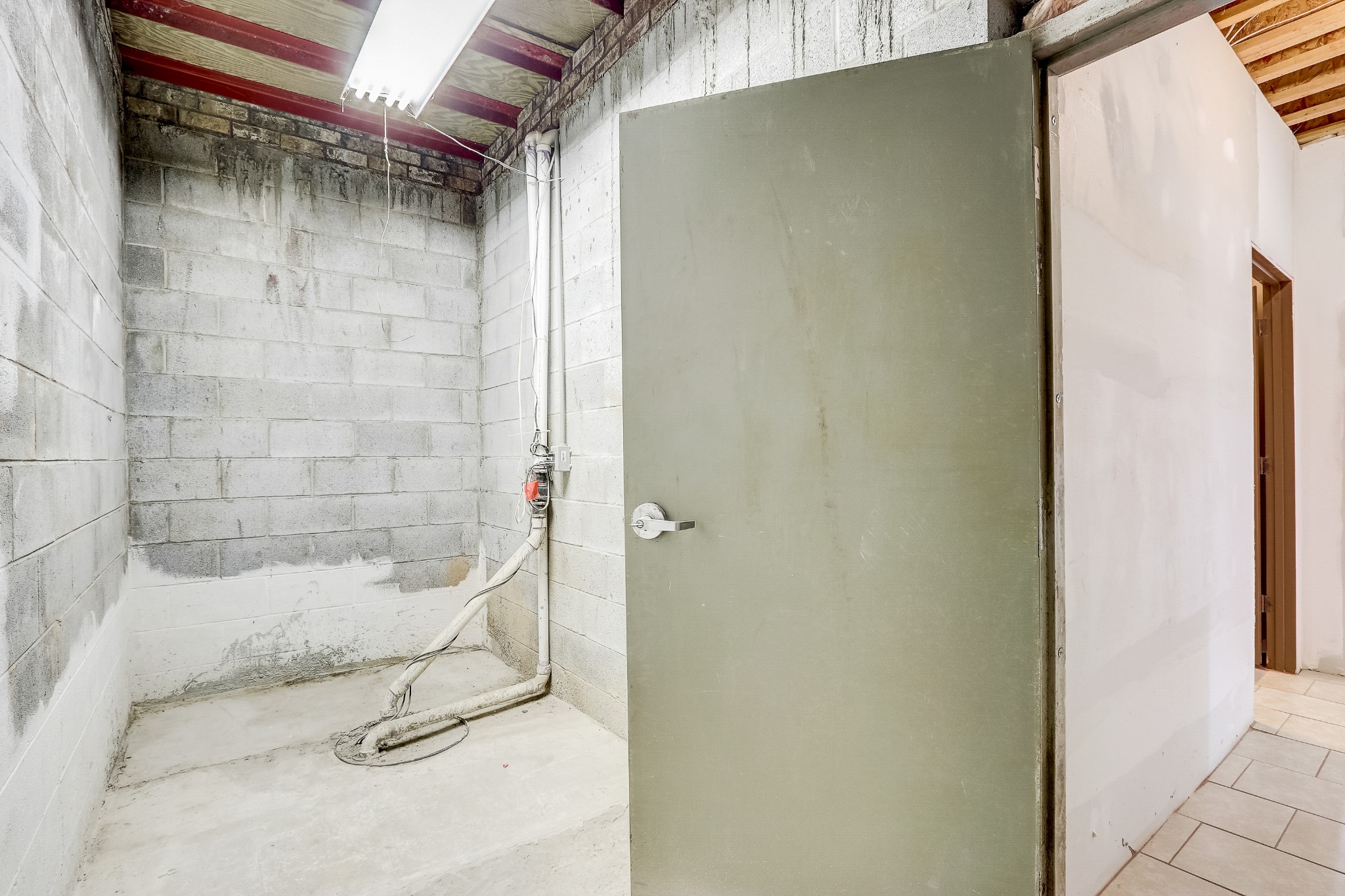 6745 Lovel Cook Road Springfield, TN 37172 - Photo 35 of 45 a bathroom with a glass shower door