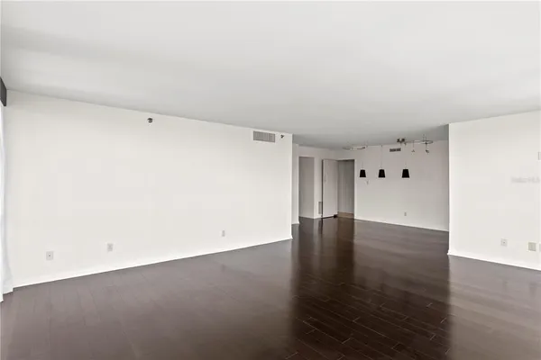 $6,300 | 3301 Bayshore Boulevard, Unit 810A, Tampa, FL 33629