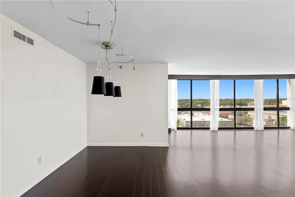 $6,300 | 3301 Bayshore Boulevard, Unit 810A, Tampa, FL 33629