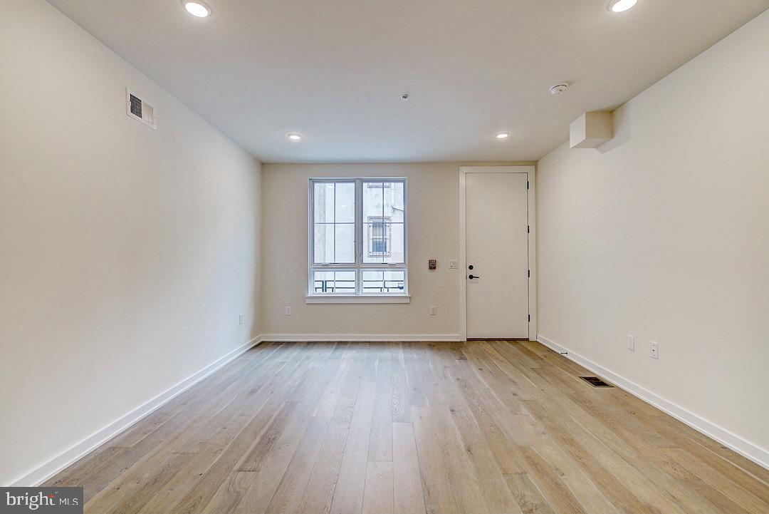 728 South 10th Street, Unit 2 Philadelphia, PA 19147 - Photo 4 of 27