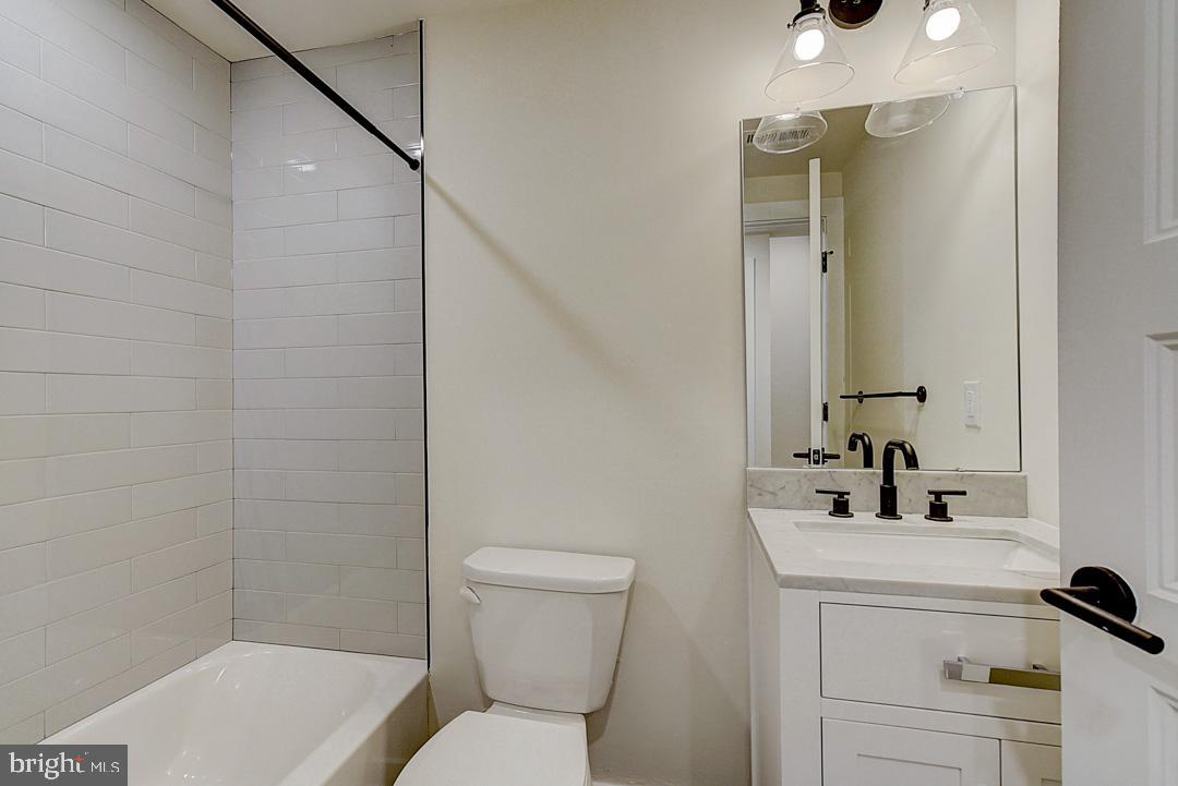 728 South 10th Street, Unit 2 Philadelphia, PA 19147 - Photo 6 of 27