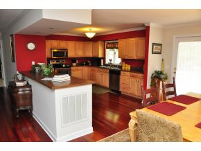 913 Cherokee Road Johnson City, TN 37604 - Photo 3 of 22 Spacious Kitchen