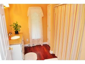 913 Cherokee Road Johnson City, TN 37604 - Photo 6 of 22 Full Bath