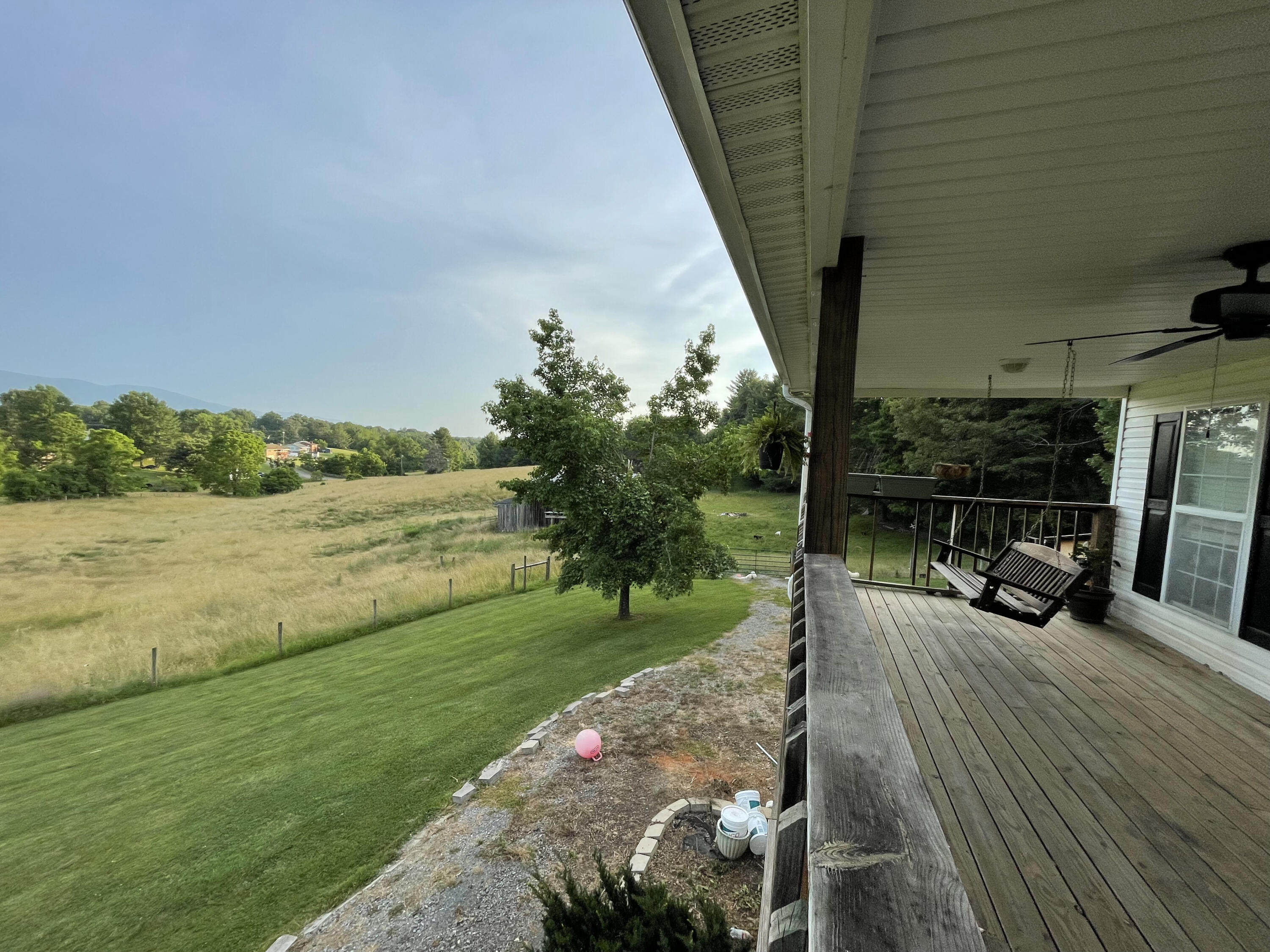 405 V I Ranch Road Bristol, TN 37620 - Photo 5 of 29 IMG_0208