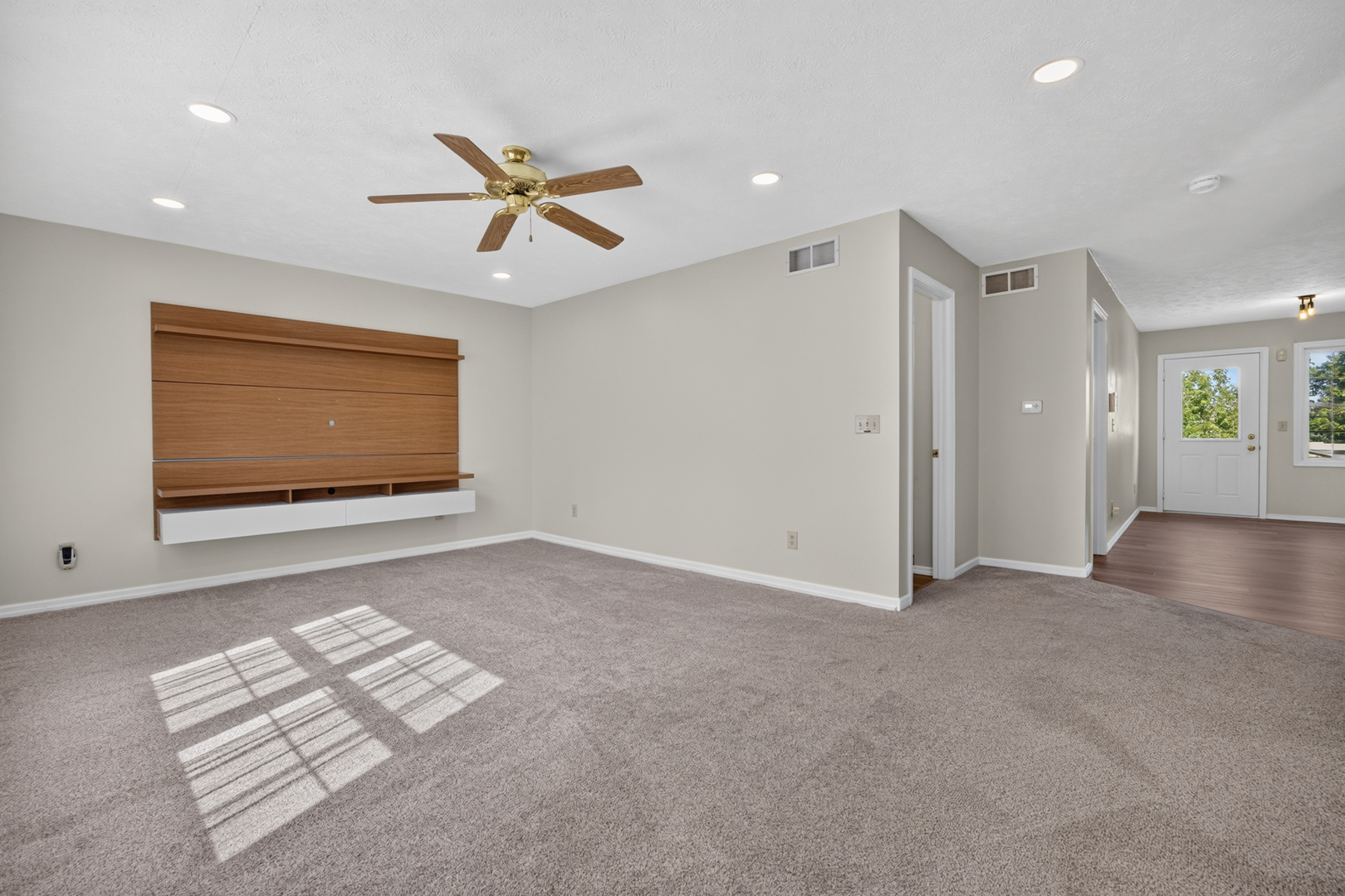 8 Rounds Road Bloomington, IL 61704 - Photo 8 of 46